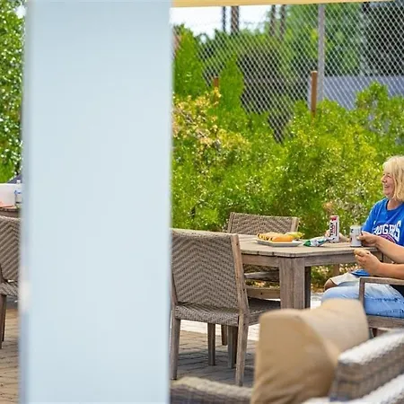 218 Fully Furnished 1Br Suite-Outdoor Pool